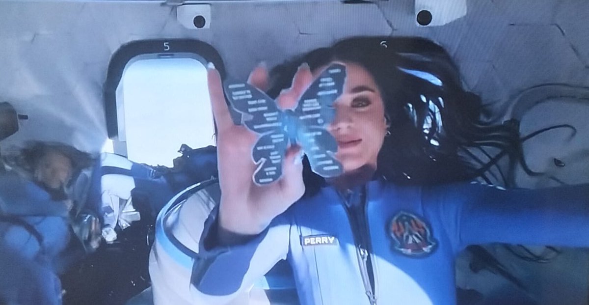 #KatyPerry reveló el SetList de #TheLifetimesTour en el espacio 🚀
Y mi frustración es que no LOGRO VER NADAAAA! Que alguien ya lo publique porfavor 😩 #BlueOrigin