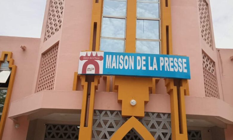 Malijetactu's tweet photo. La Maison de la presse plaide pour le dialogue avec la justice https://t.co/u40YsQF7kv #malijet #Maison #presse #plaide #dialogue #justice https://t.co/PPR5j7xcFH