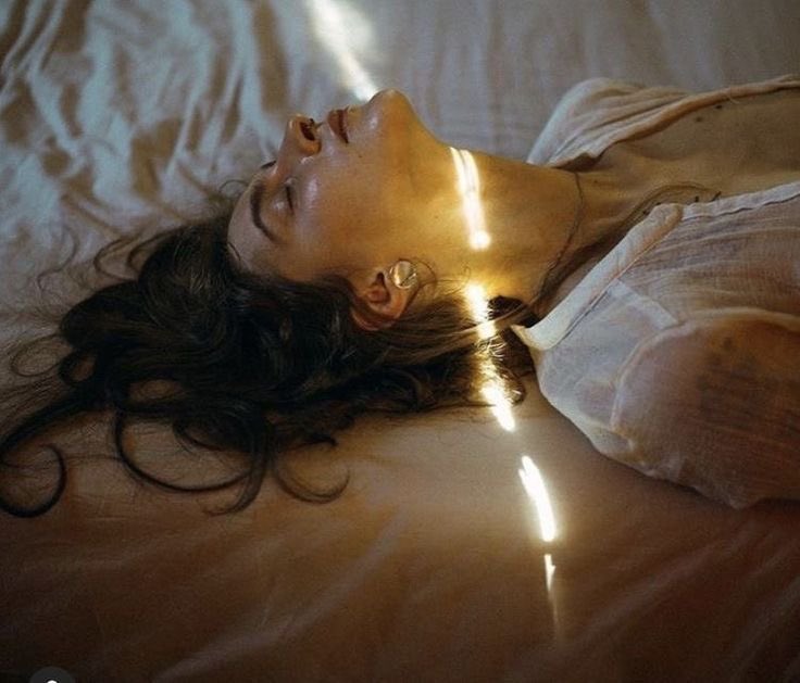 rkivedem_'s tweet image. @ amc look at me this would be a great reference for lestat's album cover LOOK AT ME