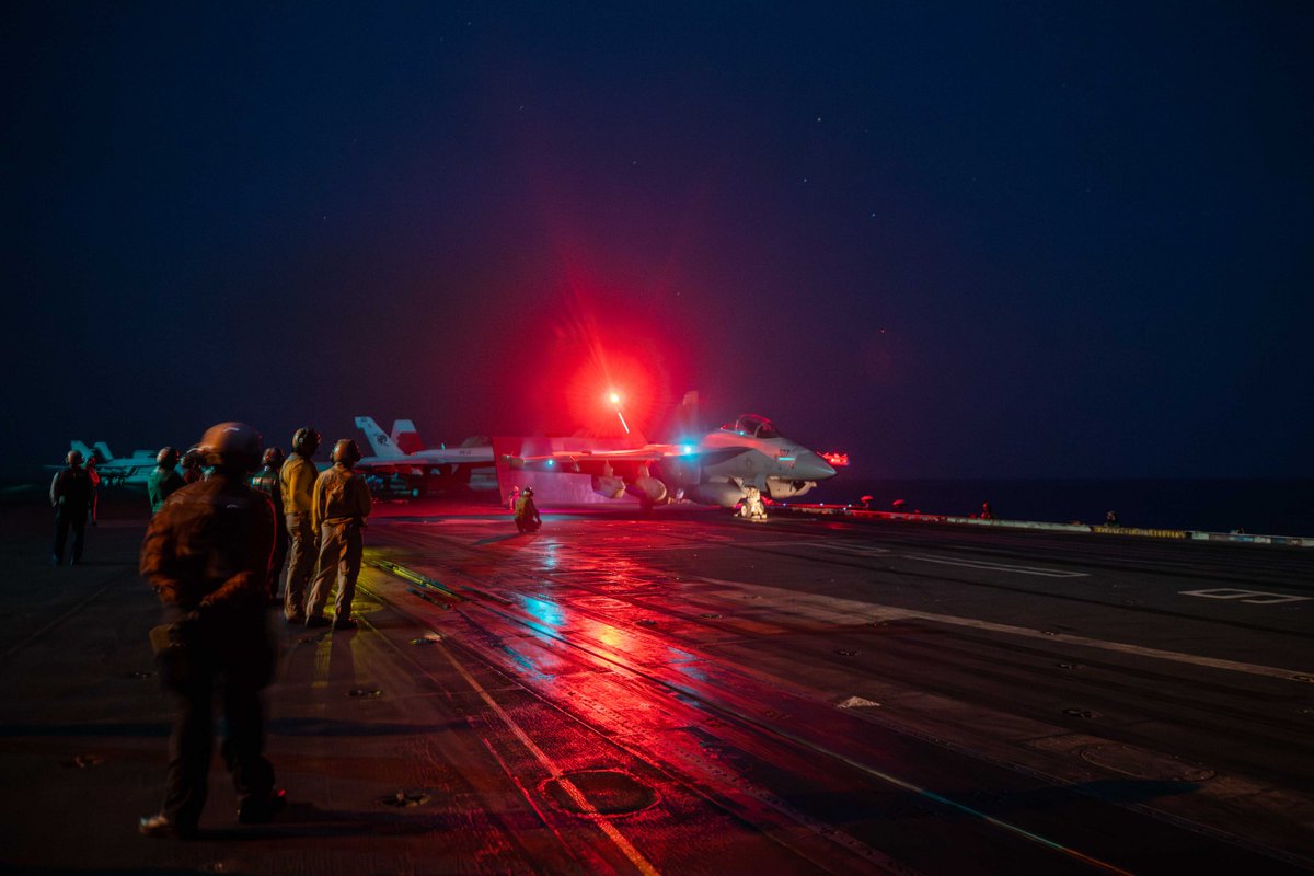 USNavy's tweet photo. #USSCarlVinson @CVN70 conducts #FLTOPS in @US5thFleet, demonstrating Navy presence and readiness in the Middle East.
U.S. naval forces in @CENTCOM cover approximately 2.5 million square miles of water space.
#ForwardPresence #Warfighting #Lethality #Readiness https://t.co/dXzXpBc6x3