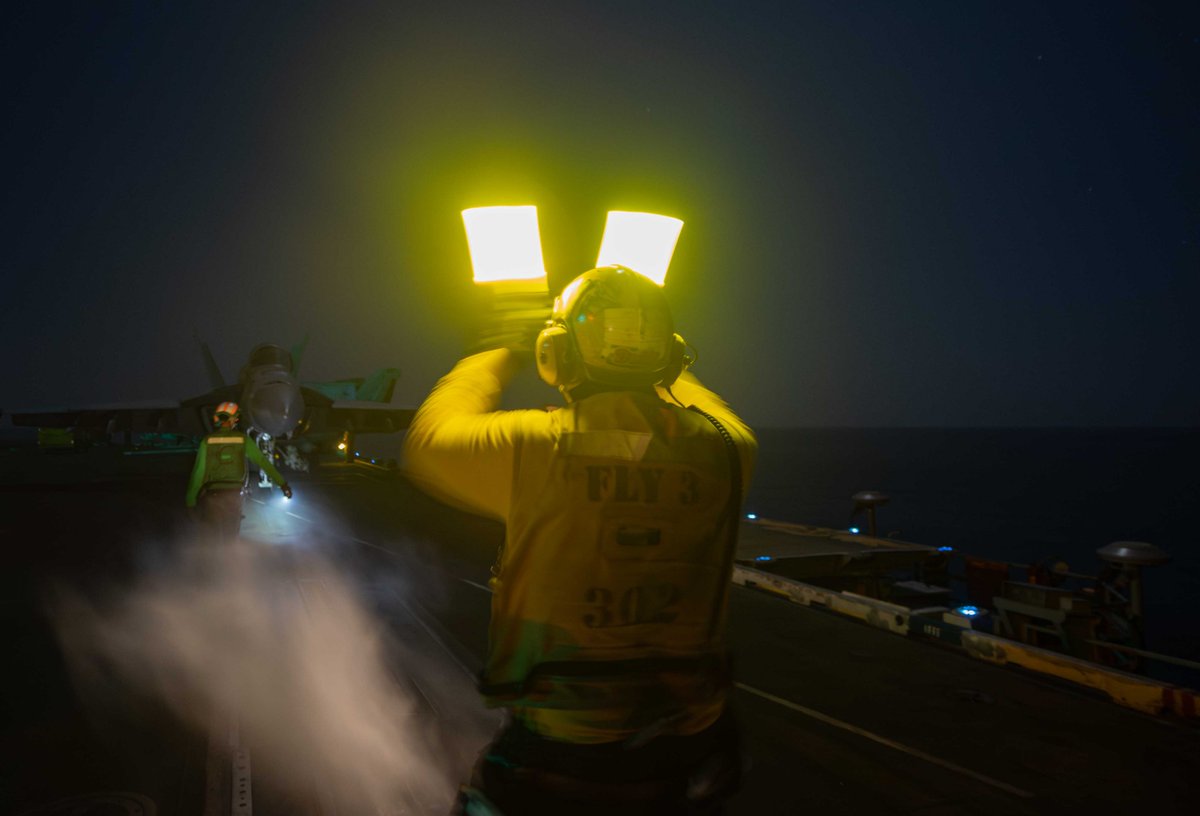 USNavy's tweet photo. #USSCarlVinson @CVN70 conducts #FLTOPS in @US5thFleet, demonstrating Navy presence and readiness in the Middle East.
U.S. naval forces in @CENTCOM cover approximately 2.5 million square miles of water space.
#ForwardPresence #Warfighting #Lethality #Readiness https://t.co/dXzXpBc6x3
