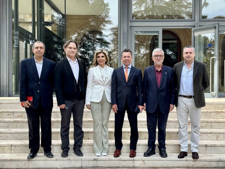 Consulmex Barcelona (@consulmexbcn) on Twitter photo La cónsul Claudia Pavlovich acompañó al Gobernador de Jalisco, <a href="/PabloLemusN/">Pablo Lemus Navarro</a>, durante su visita al <a href="/BSC_CNS/">BSC-CNS</a>, institución de referencia internacional en computación de altas prestaciones, acordando una ruta de trabajo conjunta entre el centro y el <a href="/GobiernoJalisco/">Gobierno de Jalisco</a>.
1/2 La cónsul Claudia Pavlovich acompañó al Gobernador de Jalisco, <a href="/PabloLemusN/">Pablo Lemus Navarro</a>, durante su visita al <a href="/BSC_CNS/">BSC-CNS</a>, institución de referencia internacional en computación de altas prestaciones, acordando una ruta de trabajo conjunta entre el centro y el <a href="/GobiernoJalisco/">Gobierno de Jalisco</a>.
1/2