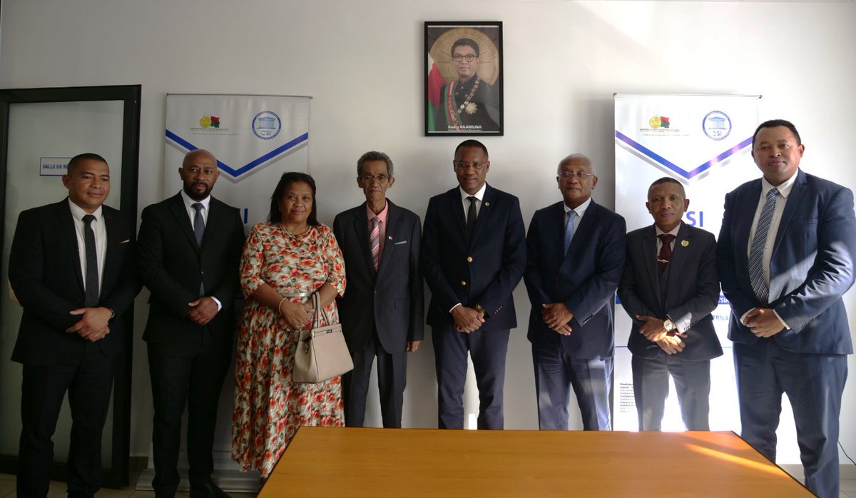 🔵 Jean Louis ANDRIAMIFIDY est désormais à la tête du Comité pour la Sauvegarde de l’Intégrité (CSI) Madagascar.
#CSI #SNLCC2025_2030