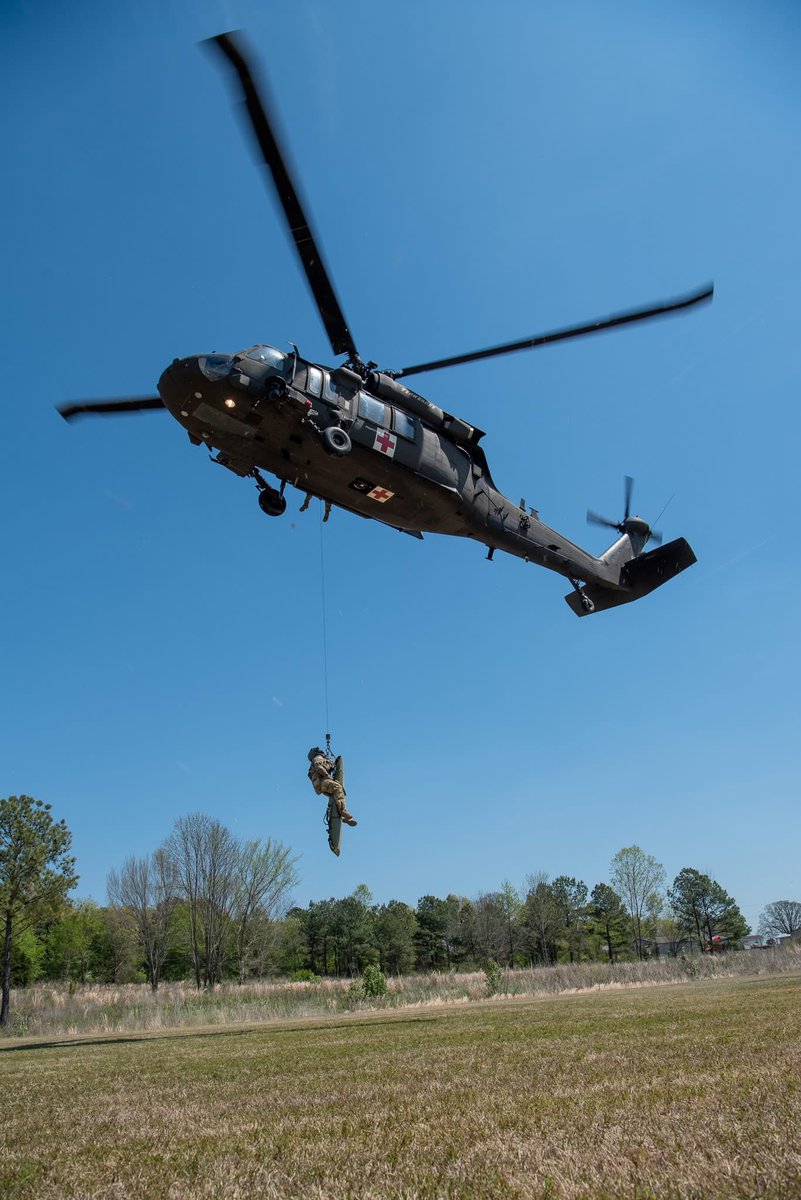 TNMilitaryDept's tweet image. Recently, 230th Engineer Battalion Medics teamed up with the Gibson County EMS and the 1-230th Aviation Assault Battalion for training at the TNNG Armory in Trenton. The teams worked to enhance readiness through ground and aerial medevac operations.
#tennesseenationalguard
