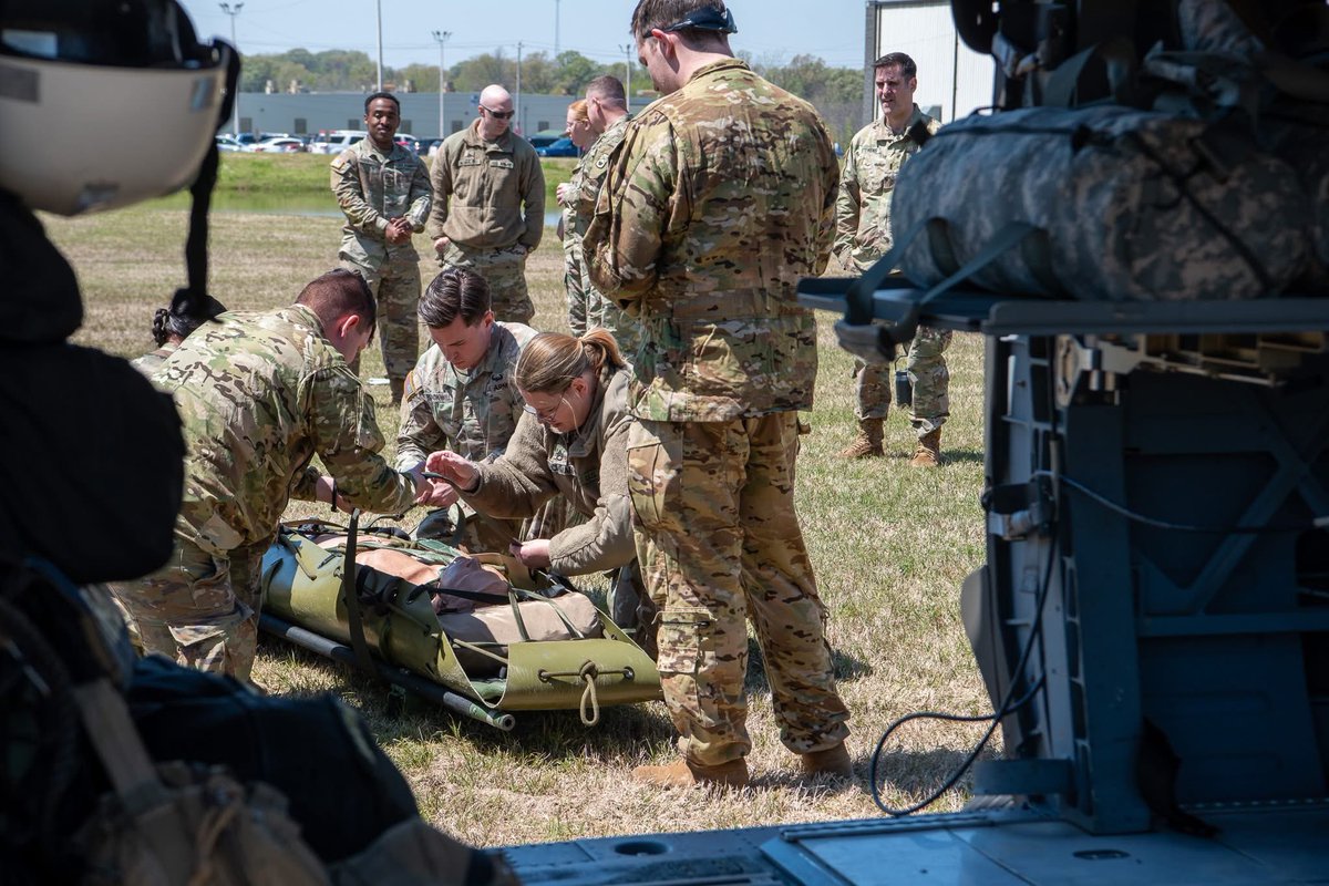TNMilitaryDept's tweet image. Recently, 230th Engineer Battalion Medics teamed up with the Gibson County EMS and the 1-230th Aviation Assault Battalion for training at the TNNG Armory in Trenton. The teams worked to enhance readiness through ground and aerial medevac operations.
#tennesseenationalguard
