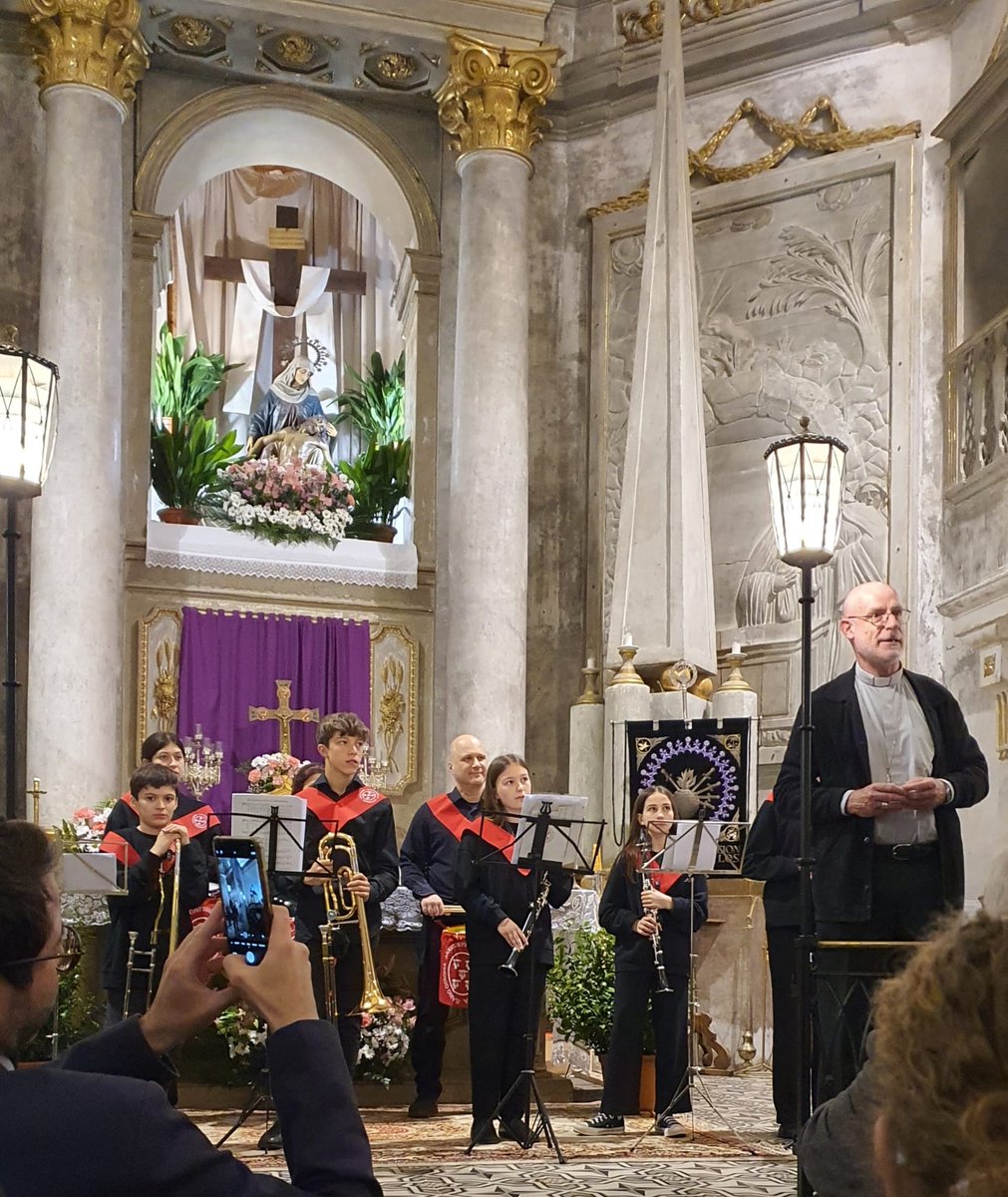 fra Octavi Vilà (@fraoctavi) on Twitter photo Els passos de la Processó del Sant Enterrament de Girona resten exposats a l'església dels Dolors fins Divendres Sant, una bona ocasió per a contemplar-los. A la imatge, la inauguració d'Exposanta, dijous, amb la intervenció de la banda de la Puríssima Sang.
<a href="/JuntaConfraries/">Junta Confraries GI</a> Els passos de la Processó del Sant Enterrament de Girona resten exposats a l'església dels Dolors fins Divendres Sant, una bona ocasió per a contemplar-los. A la imatge, la inauguració d'Exposanta, dijous, amb la intervenció de la banda de la Puríssima Sang.
<a href="/JuntaConfraries/">Junta Confraries GI</a>