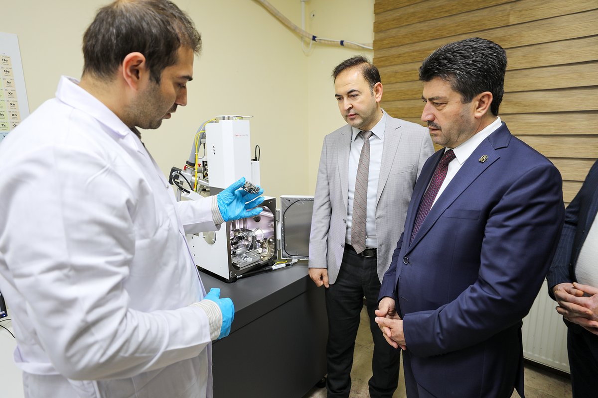 🔬 Üniversitemizde yeni Ar-Ge çalışmalarına imkân tanınması ve sektörün talepleri doğrultusunda yüksek çözünürlüğe sahip Taramalı Elektron Mikroskobu (SEM) hizmete açıldı.

Detaylar 👇
🔗 haber.subu.edu.tr/tr/node/1957