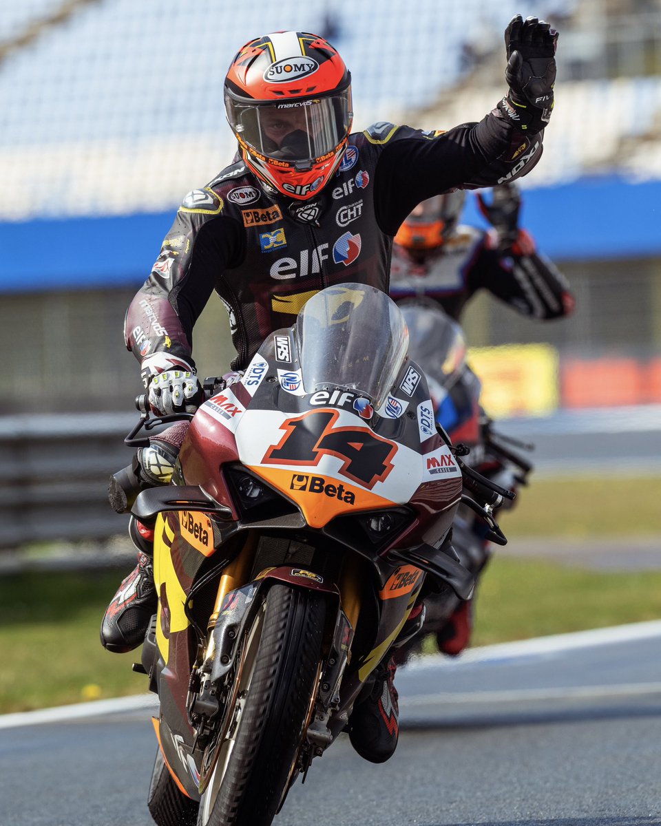 ELFxRacing's tweet photo. Sam Lowes showing his class in Assen 🇳🇱
🥈 2nd in the Superpole Race
💪 4th in Race 2 + Top Independent
Big moves, big fight, we’re just getting started!
ON IT ❤️
#PassionOnTheGrid https://t.co/kjSPzFK0x5