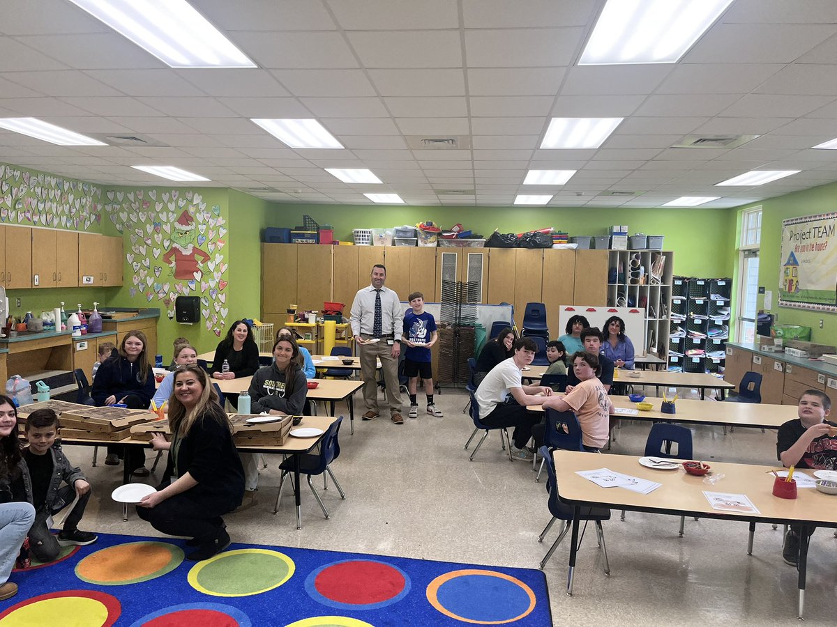 Third lunch pizza party! 🍕 <a href="/stplc_principal/">dawn reo</a> <a href="/pedalpowerrich/">Rich Meyer</a>