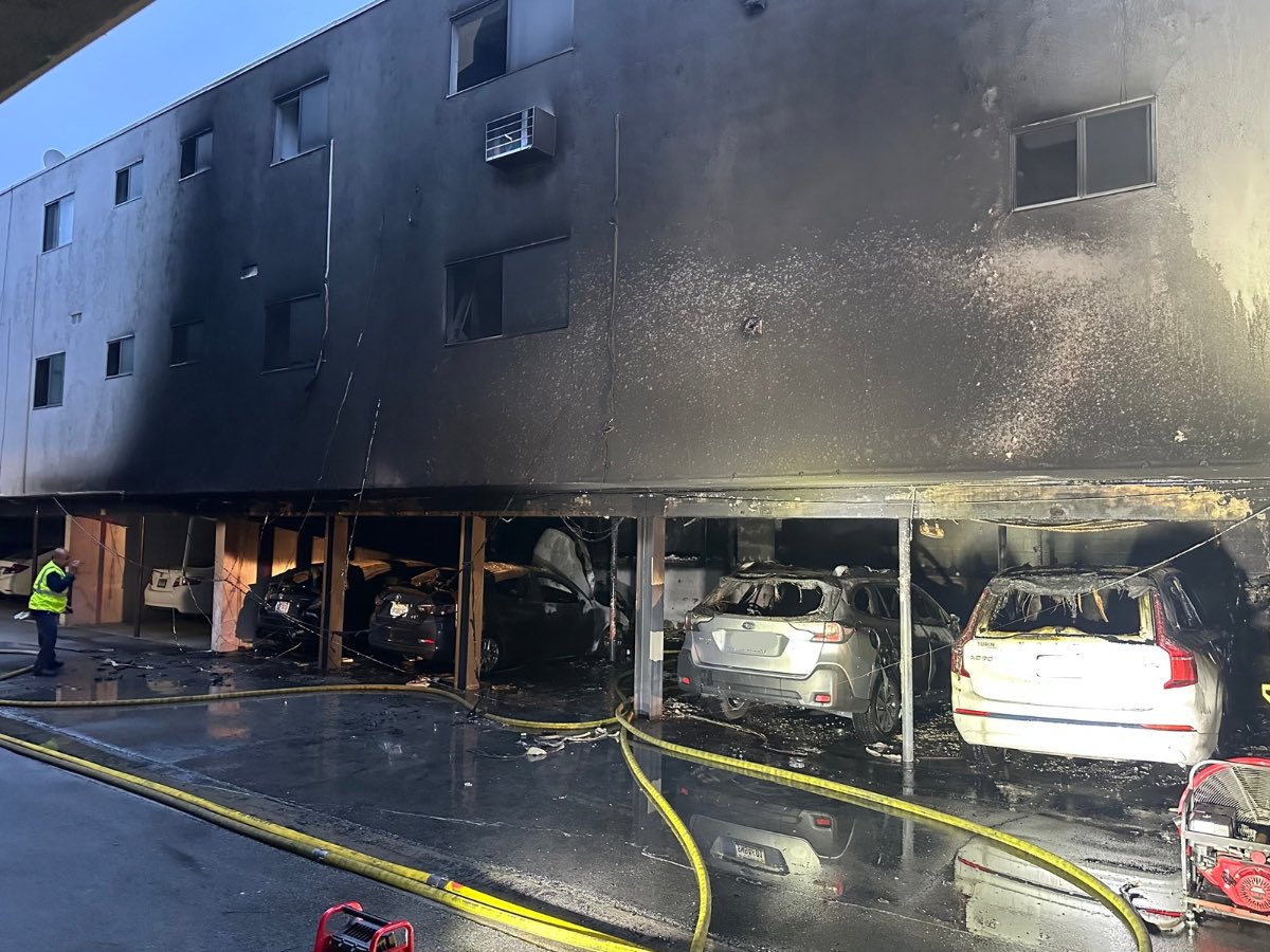 BurbankFire's tweet photo. This morning, crews responded to a multi-family dwelling fire on the 4300 block of W Kling St. When crews arrived, heavy fire was showing from the carport. Crews quickly extinguished the flames with no injuries to civilians or firefighters. The cause is under investigation. https://t.co/8Z6q9uGeTZ