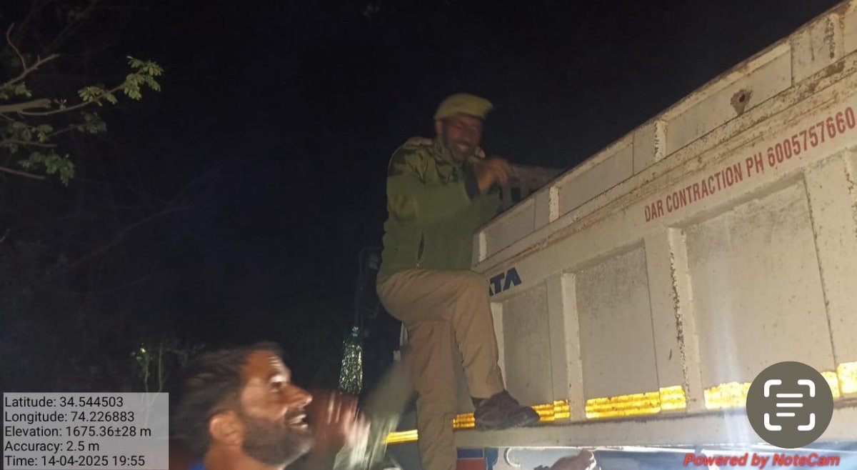 IRFAN2040's tweet photo. J&amp;K Forest Department has intensified Night patrolling and checking of suspicious vehicles in sensitive pockets of Naihari Forest Range,Kehmil Forest Division,Kupwara, North Kashmir 
@PIBSrinagar  @PCCFandHoFF_JK 
@infokupwara @dckupwara https://t.co/e11ppVnP35