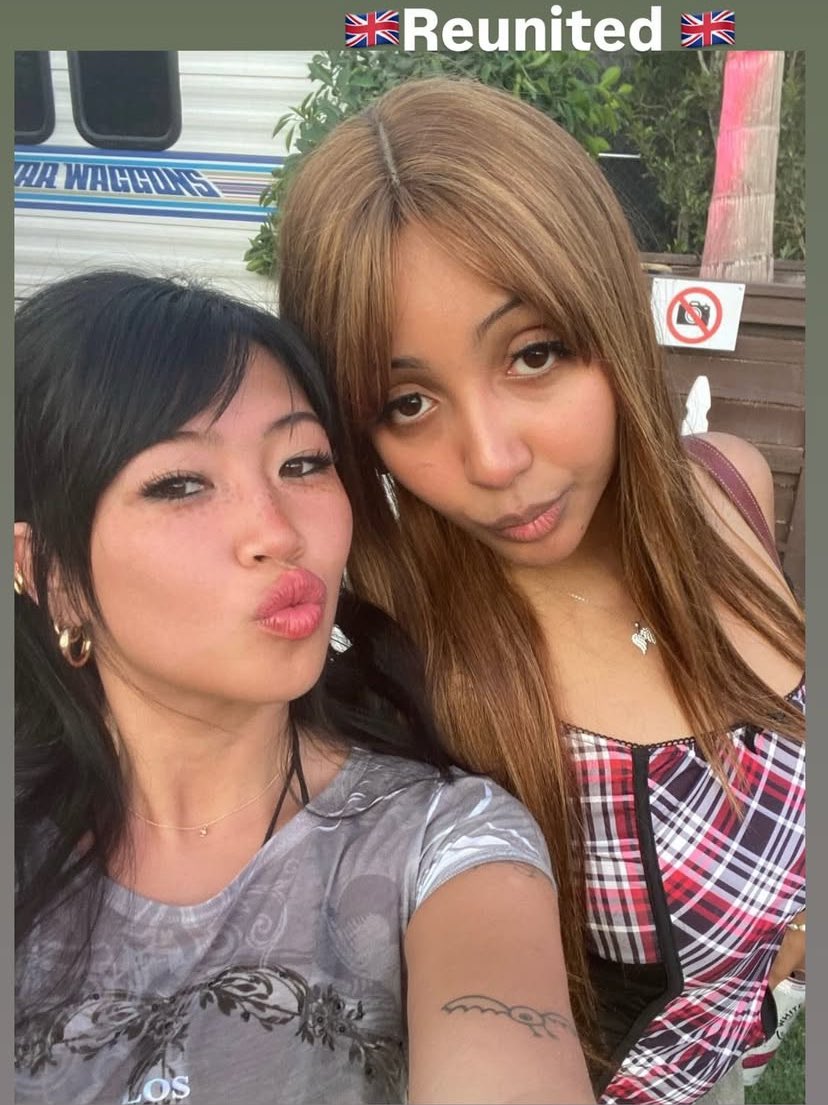 PopBase's tweet photo. beabadoobee and PinkPantheress stun in new photo. https://t.co/MmlZROGEMe