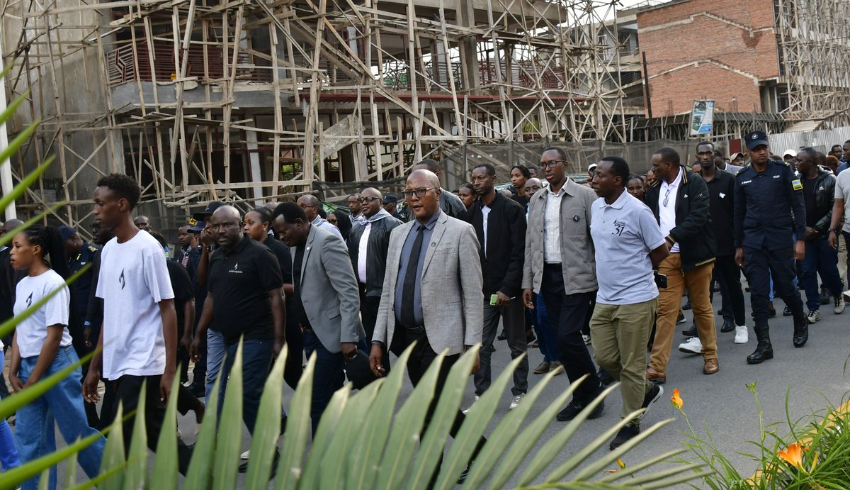 #KWIBUKA31: Ku rwibutso rwa Cour d'Appel de Ruhengeri hari kubera umugoroba wo kwibuka Abatutsi biciwe mu cyahoze ari Cour d'Appel de Ruhengeri. Uyu muhango wabanjirijwe n'Urugendo rwo Kwibuka rwatangiriye ku isoko rya GOICO tugana ku rwibutso rwa Cour d'Appel de Ruhengeri.