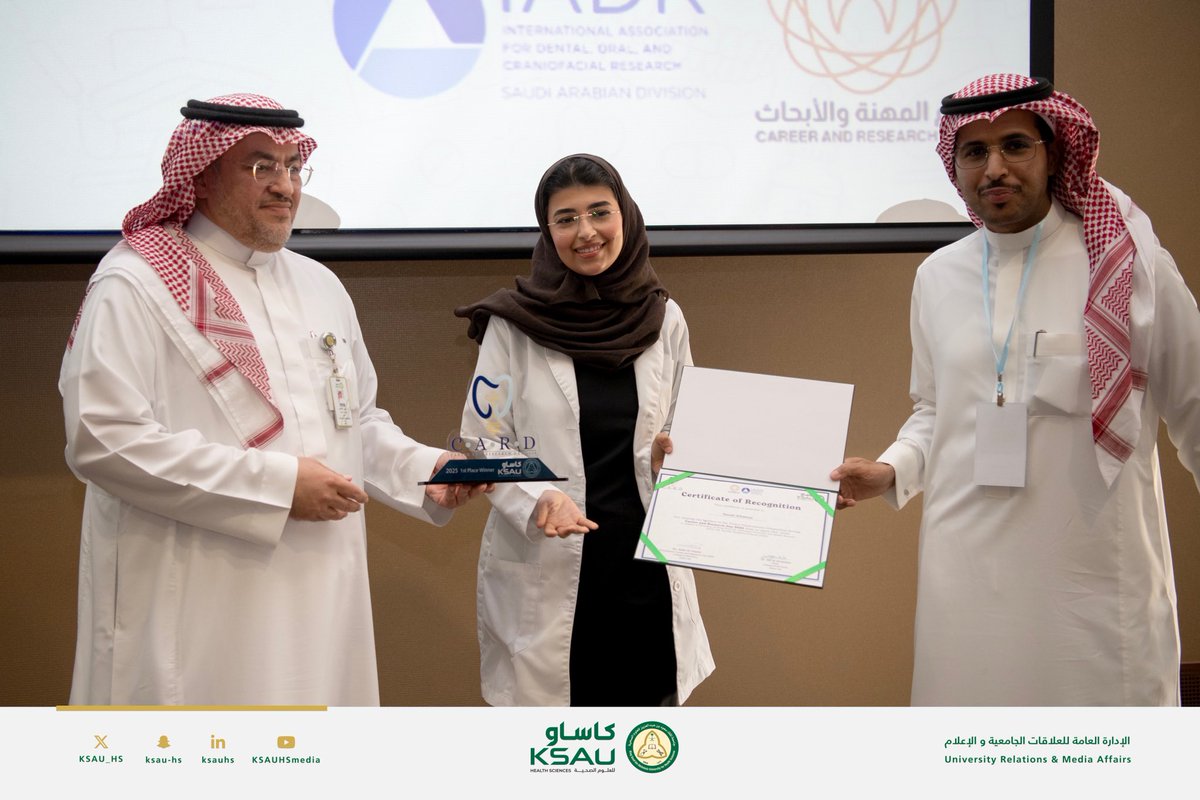 KSAU_HS's tweet photo. بتميّز وثراء معرفي، اختتمت كلية طب الأسنان بالمدينة الجامعية لجامعة #كاساو في الرياض فعاليات “الندوة الثامنة ليوم المهنة والأبحاث العلمية”، وذلك بحضور عميد الكلية، سعادة الدكتور علي الأحيدب، وجمع من الأكاديميين والطلبة.
وشهدت الفعاليات تنوّعاً في الجلسات والندوات، التي تناولت مسيرة الابتكارات من الفكرة إلى التأثير، واستعرضت أبرز الإيجابيات والنتائج التي حققتها الابتكارات العلمية في المجالات الصحية. كما تضمن البرنامج عرض قصة نجاح ملهمة لطبيب عام استطاع تجاوز التحديات المهنية وتحقيق التميز.