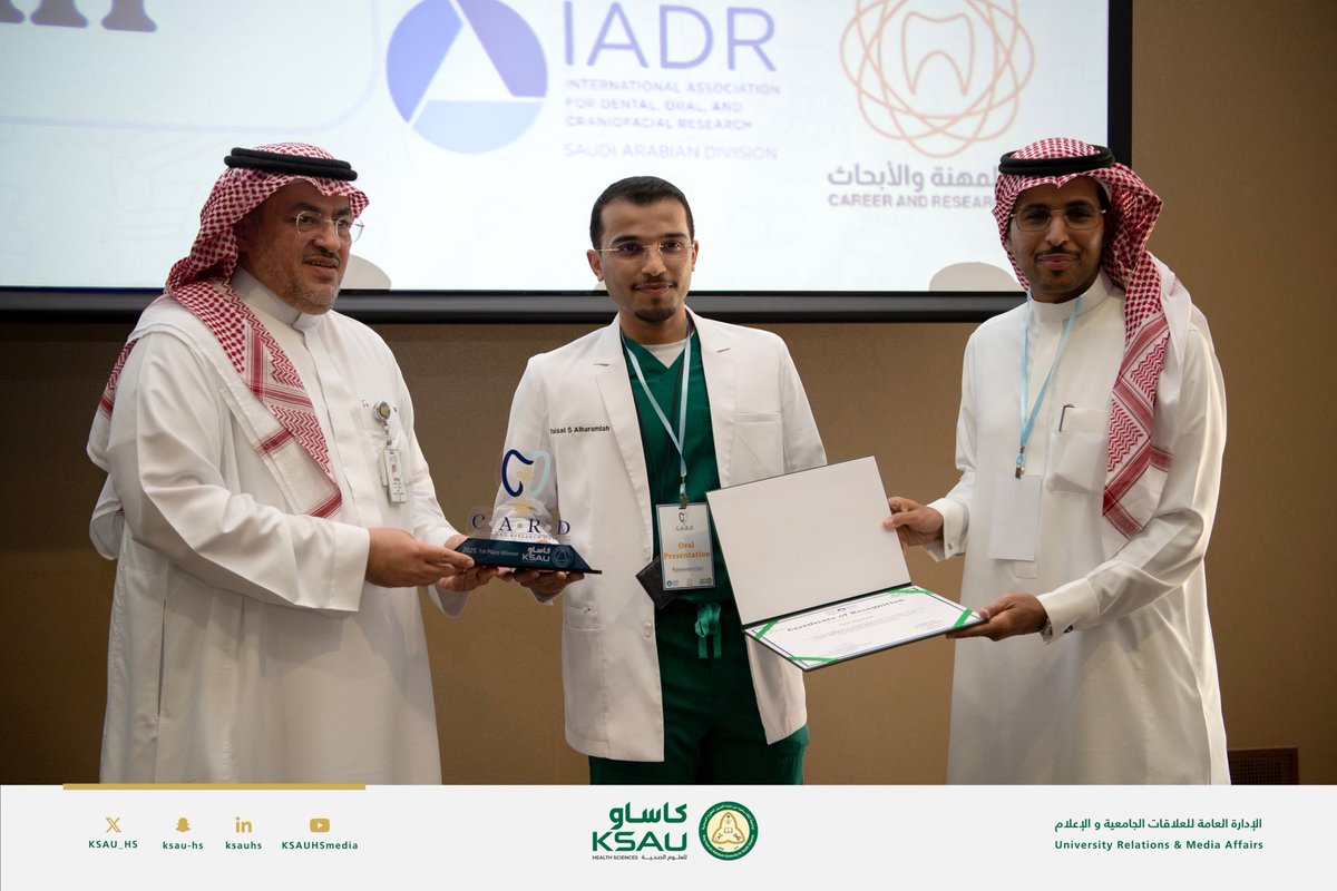 KSAU_HS's tweet photo. بتميّز وثراء معرفي، اختتمت كلية طب الأسنان بالمدينة الجامعية لجامعة #كاساو في الرياض فعاليات “الندوة الثامنة ليوم المهنة والأبحاث العلمية”، وذلك بحضور عميد الكلية، سعادة الدكتور علي الأحيدب، وجمع من الأكاديميين والطلبة.
وشهدت الفعاليات تنوّعاً في الجلسات والندوات، التي تناولت مسيرة الابتكارات من الفكرة إلى التأثير، واستعرضت أبرز الإيجابيات والنتائج التي حققتها الابتكارات العلمية في المجالات الصحية. كما تضمن البرنامج عرض قصة نجاح ملهمة لطبيب عام استطاع تجاوز التحديات المهنية وتحقيق التميز.