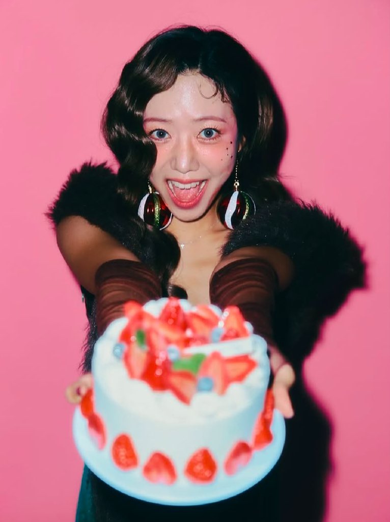 LegendaryApink's tweet image. Happy 30th birthday to Apink’s Kim Nam Joo 🎂🥂🎊 #HappyNamJooDay 

Namjoo is now the penultimate Apink member to join the 30-year-old club