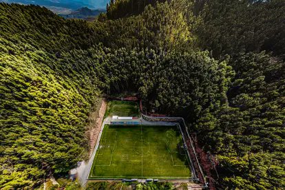 el_partido_es's tweet image. So @Naxaracd have been promoted to the #SegundaFederación but have a look where they play 😍 

Possibly one of the most beautiful surroundings to play in Spain! 🙌🏻 La Salera has definitely made it onto my bucket list! 

#2RFEF #CDNaxara