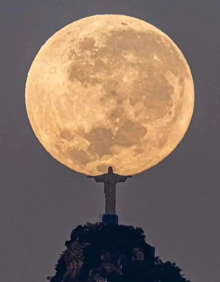 Terrible Pics (@terriblepic) on Twitter photo <a href="/MattWallace888/">Matt Wallace</a> Christ the Redeemer holding the moon in Brazil. The photographer spent 3 years studying the moon's alignment before taking the shot. <a href="/MattWallace888/">Matt Wallace</a> Christ the Redeemer holding the moon in Brazil. The photographer spent 3 years studying the moon's alignment before taking the shot.