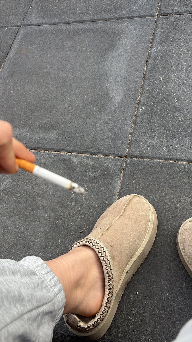 Ich hab Lust auf eine kleine Challenge mit einem Loser wie dir.
Aber keine Sorge du wirst keine Chance haben.
Ich gebe dir Aufgaben, du gehorchst.
Jede Aufgabe kostet dich.
Bereit zu versagen und trotzdem zu zahlen? Dann melde dich – aber nur, wenn du kriechst.😌