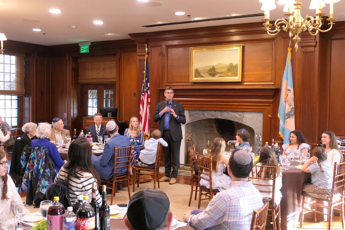 MattMeyerDE's tweet image. Honored to have @JoeBiden join us at this year’s Seder, as we prayed for Governor Josh Shapiro and his family after a disturbing act of violence.
This Passover, we remember: from darkness, we find light. From bondage, liberation. We must never stop fighting for justice.