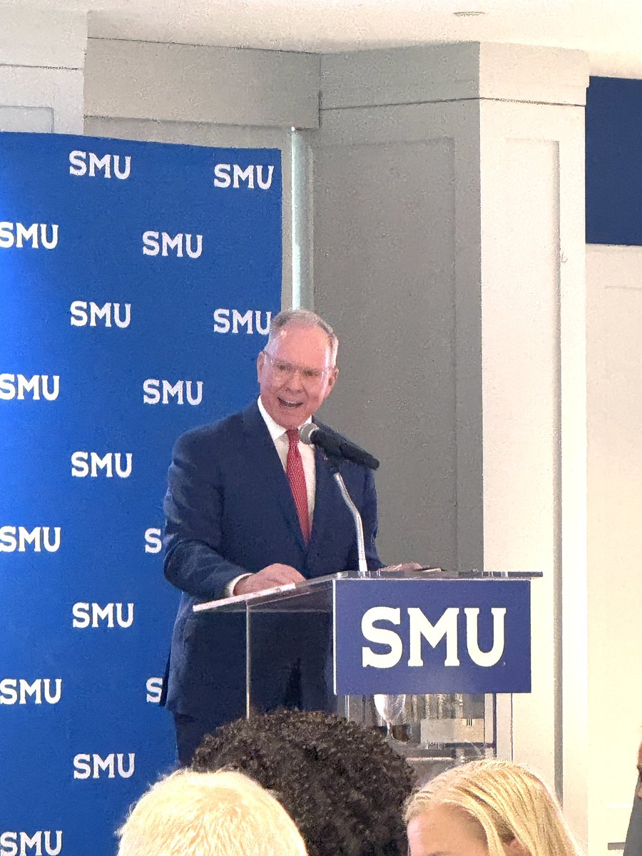 MaguireEthics's tweet image. After a beautiful performance by the UNITY Choir Ensemble, Mr. Brad Cheves and Dr. Bobby Lyle, take the stage! #SMUEthics