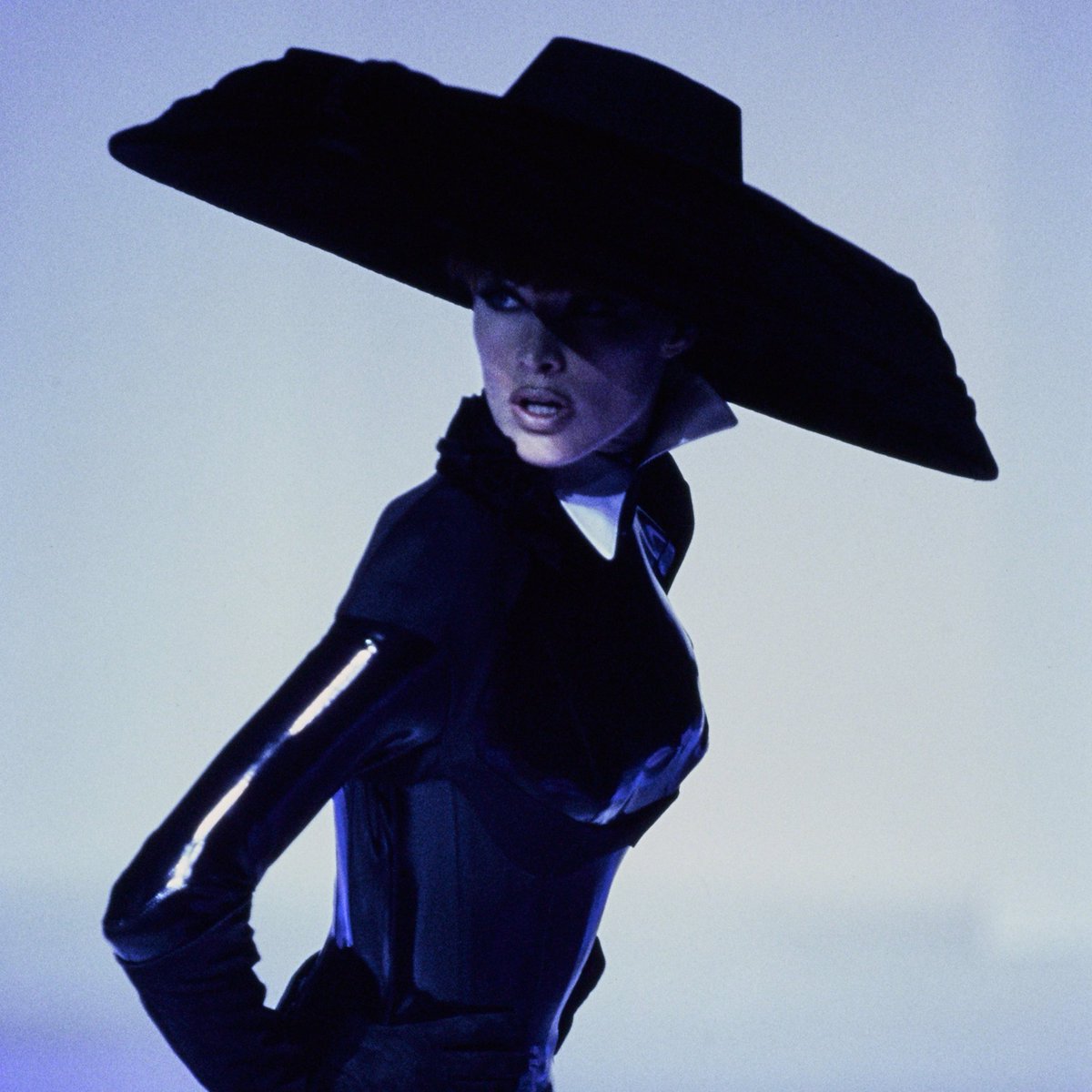 Disponible solo hasta el 16 de abril.

Una selección gratuita de diez films sobre moda en la plataforma cultural CaixaForum+, sede online de Moritz Feed Dog 2025. Mugler, Coperni, Bob Mackie, Dior, Bruce Weber... 
caixaforumplus.org/s/moritz-feed-…