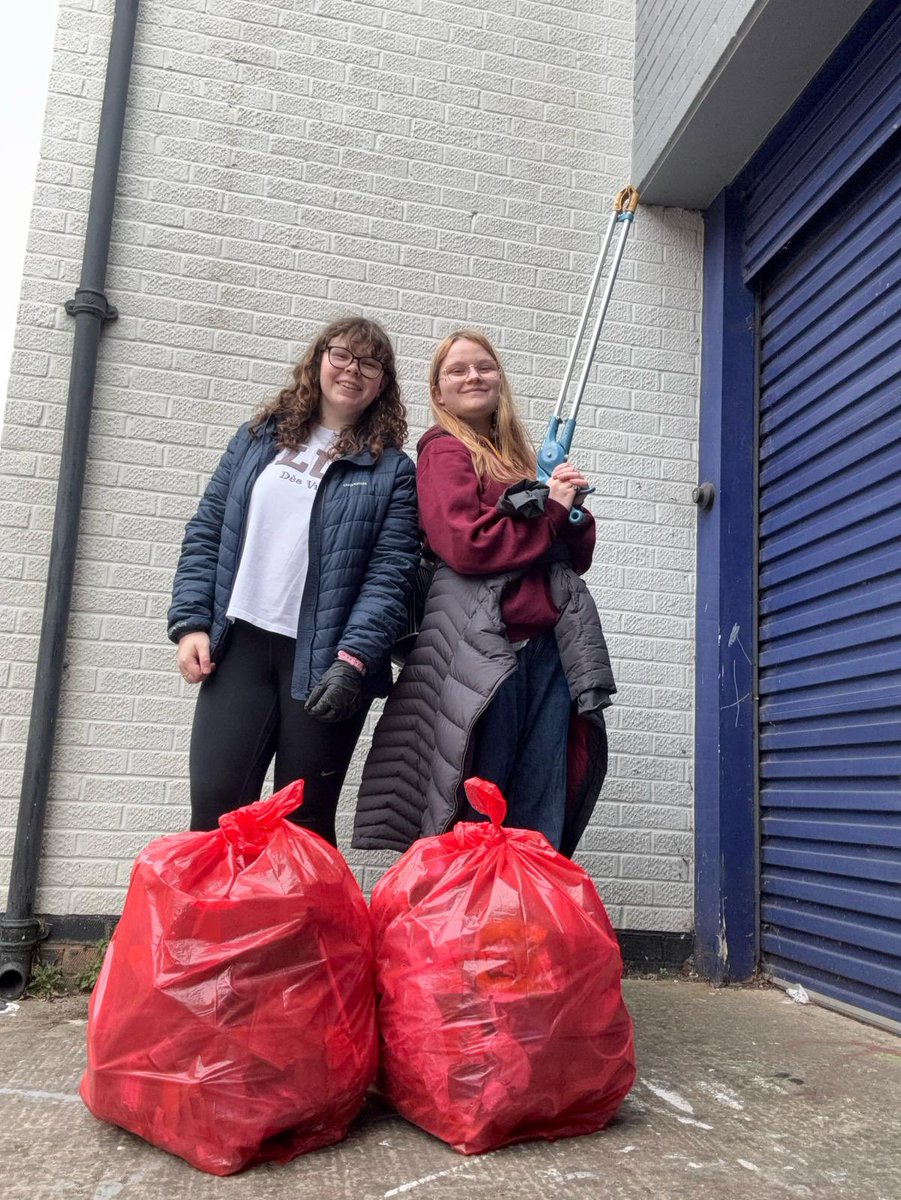 A bag a day keeps the litter away💚🌎♻️🚯 tweet media