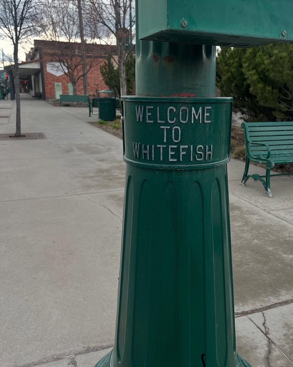 ILoveWhitefish's tweet photo. Did you know Whitefish once had a train called the “Bum Boat” that ferried skiers from town up to the slopes before there were ski lifts?

Yep, locals would hop on this snow-covered railcar and get hauled up the mountain, skis and all!

#QuirkyWhitefish #MontanaCharm #Mountain https://t.co/9TR4qyw2vX