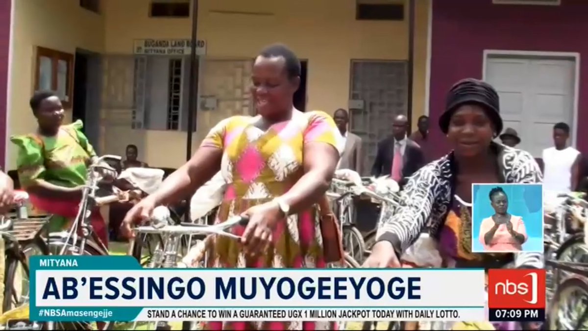 Ssaabasajja Kabaka asiimye naagabira abaami be ab’emiruka n’abatongole eggaali maanyi ga kifuba endala, eziweredde ddala 120 mu ssaza Ssingo. 

 #NBSAmasengejje #NBSUpdates