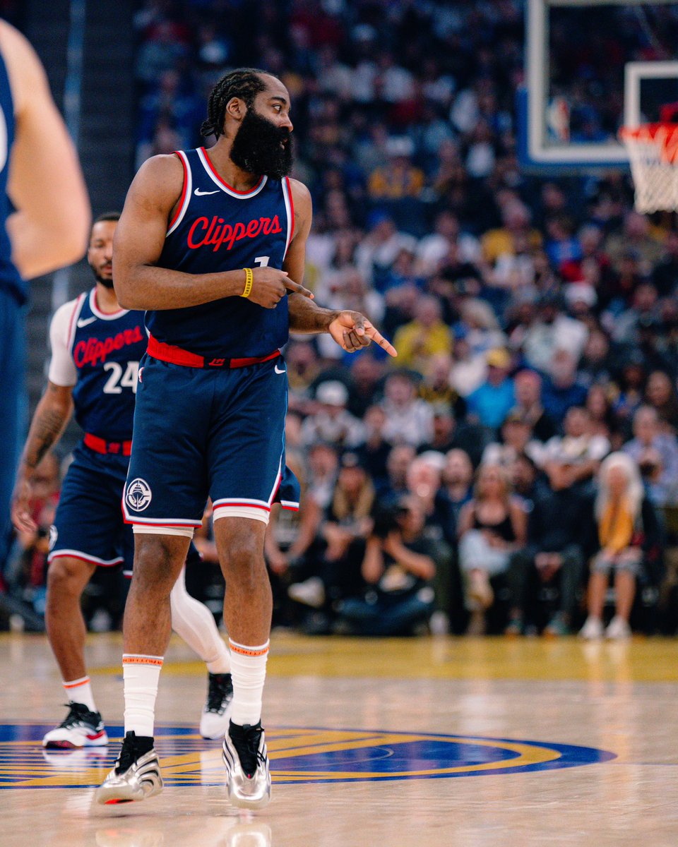 JHarden13's tweet image. wouldn’t have it any other way @laclippers 🤞🏾 #Uno