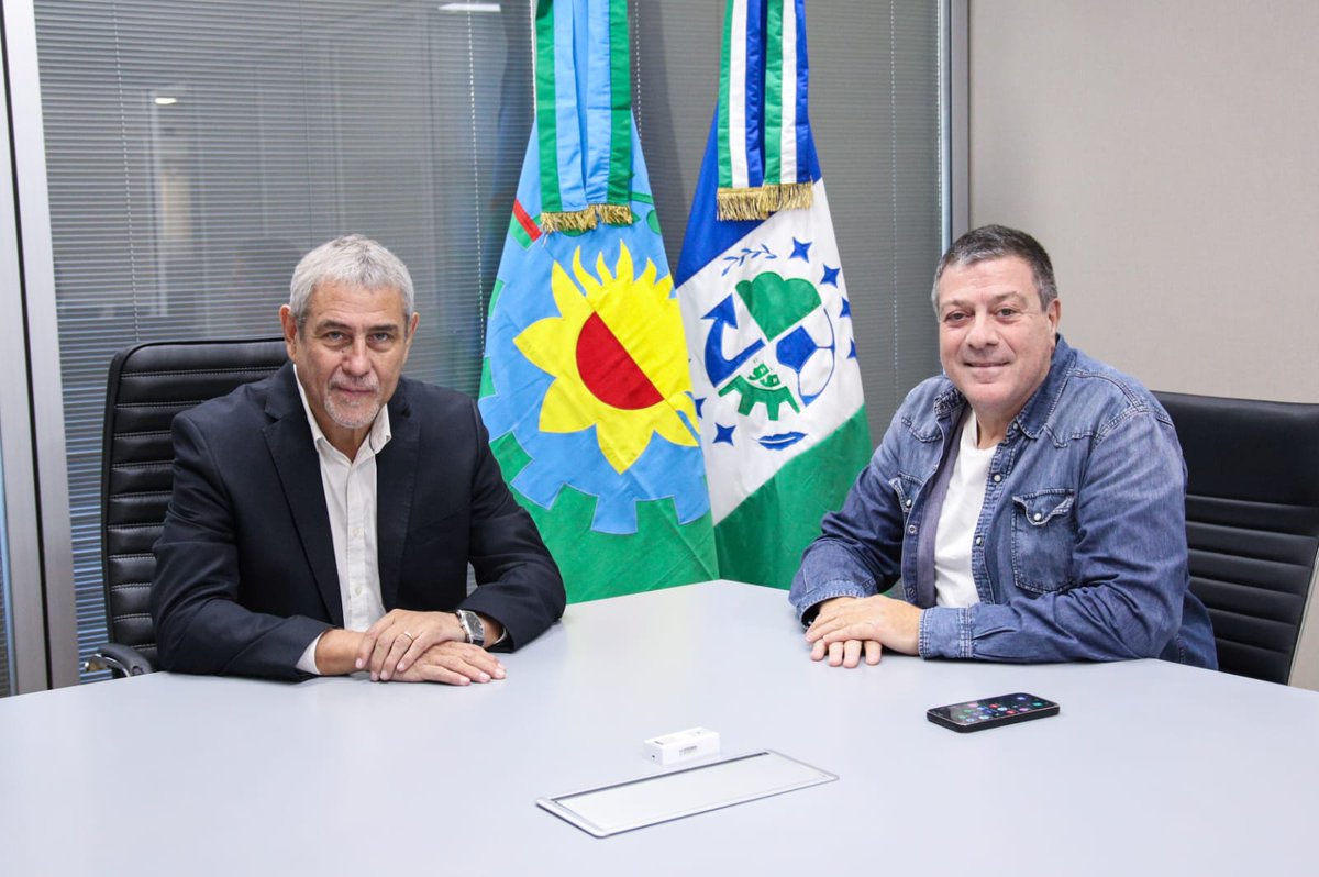 Jorge Ferraresi (@jorgeferraresi) on Twitter photo Nos reunimos con el compañero <a href="/gabmariotto/">Gabriel Mariotto</a>. La situación social, económica y política que estamos viviendo lleva a la destrucción de la producción y el empleo. Coincidimos que la salida es colectiva, con industria y desarrollo nacional. Nos reunimos con el compañero <a href="/gabmariotto/">Gabriel Mariotto</a>. La situación social, económica y política que estamos viviendo lleva a la destrucción de la producción y el empleo. Coincidimos que la salida es colectiva, con industria y desarrollo nacional.