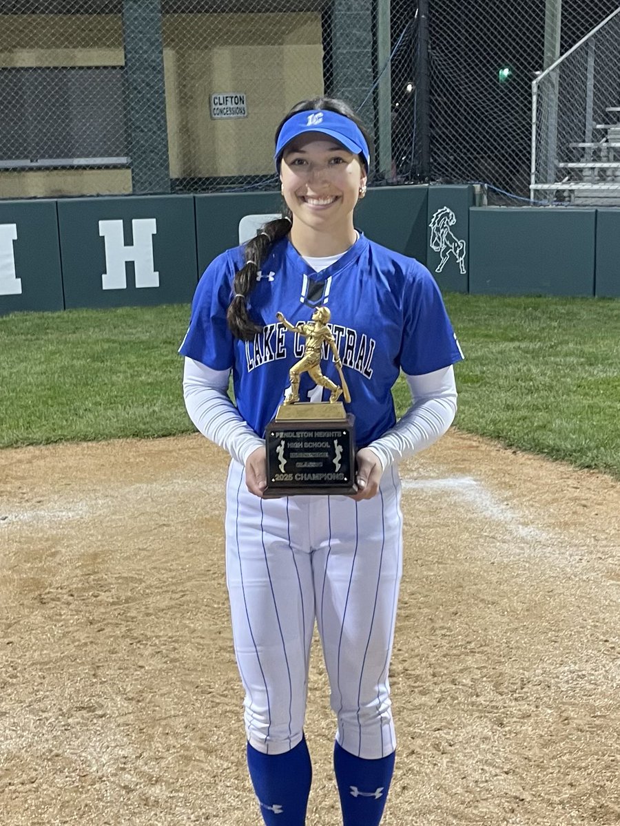 ICalinski's tweet photo. What an awesome weekend! @LakeCentralSB won the Horseshoe Classic on Saturday! Sunday I got to hang with my roommate and see future teammates as the Flyers beat Loyola! Great to see the coaches too!
@MarkPorter23LC @FlyerSoftball @CoachBdunk @CoachBuffUD @mcarmody2025 https://t.co/PcupBBtlTd