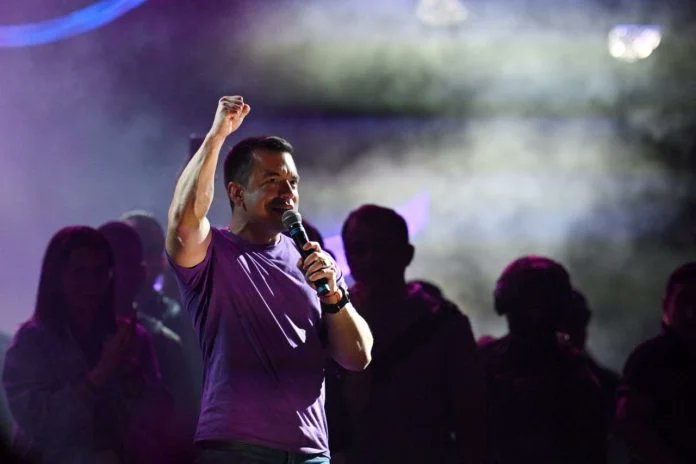 🇪🇨 Elecciones en Ecuador: Todo lo que necesitas saber sobre la reelección de Daniel Noboa 🗳️

Con el 90% de los votos escrutados, Noboa se impuso con el 55,8% frente al 44,4% de la correísta Luisa González. El presidente más joven de Ecuador asegura su continuidad en el poder