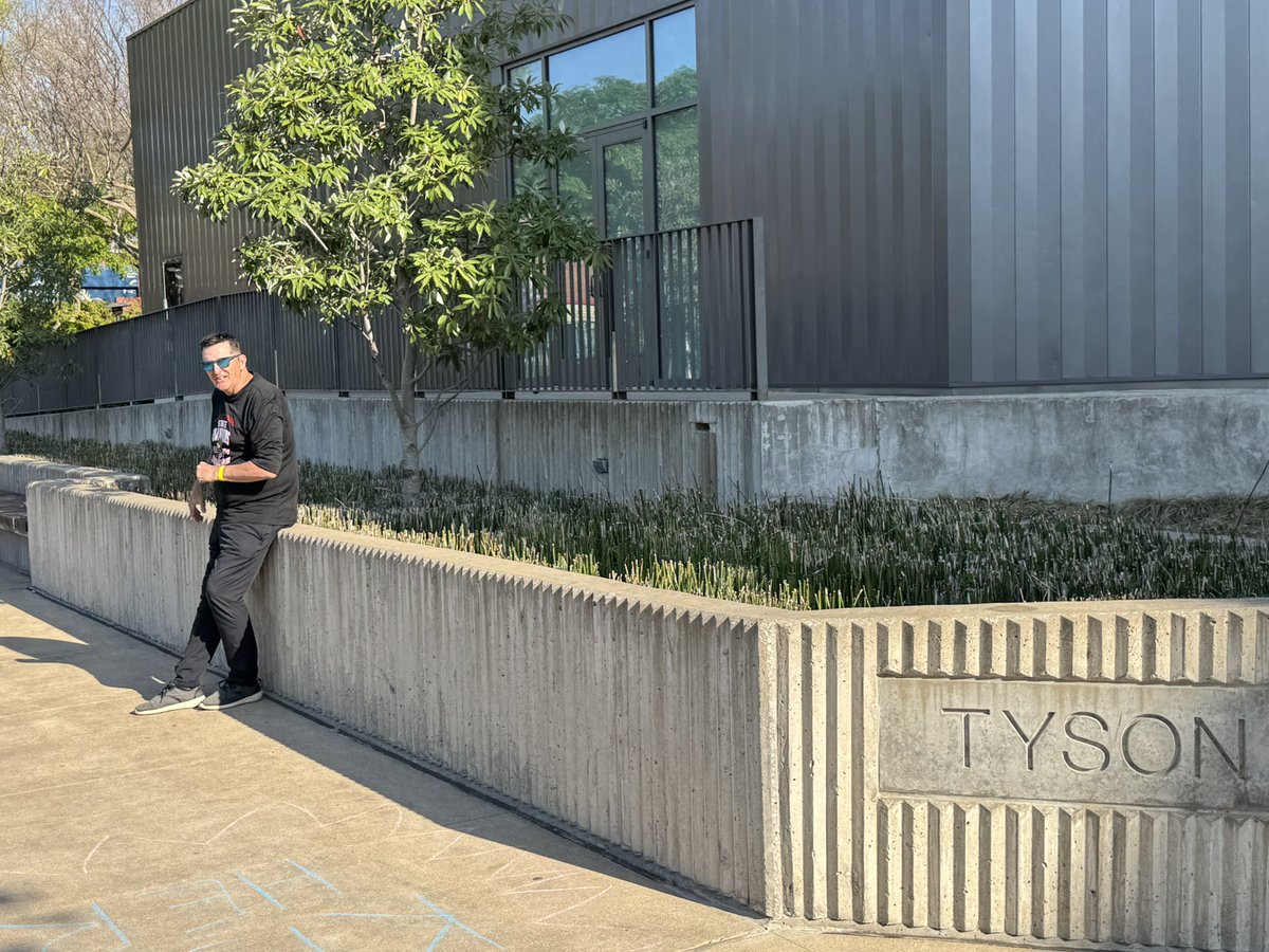 We happened to be at campus corner in Fayetteville this last weekend. As we were walking down the street, we realized we were at an iconic place. Any guesses? #BoomerSooner  <a href="/bakermayfield/">Baker Mayfield</a> 
Nothin but ❤️ for ya Bake