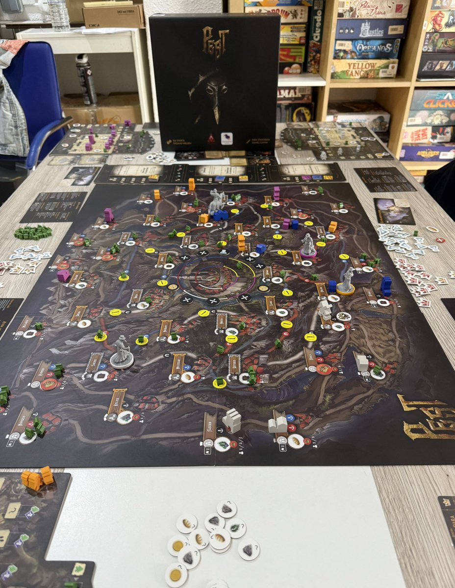 MrcdsSanchez's tweet photo. … una época oscura, en la que los médicos se arriesgaban a recorrer caminos para contener la Peste, enfundados en una máscara: Pest, de @MasQueOca …
#juegosdemesa #pest #masqueoca #bgg #boardgames #holiday #easter https://t.co/mbSyWnaIl1