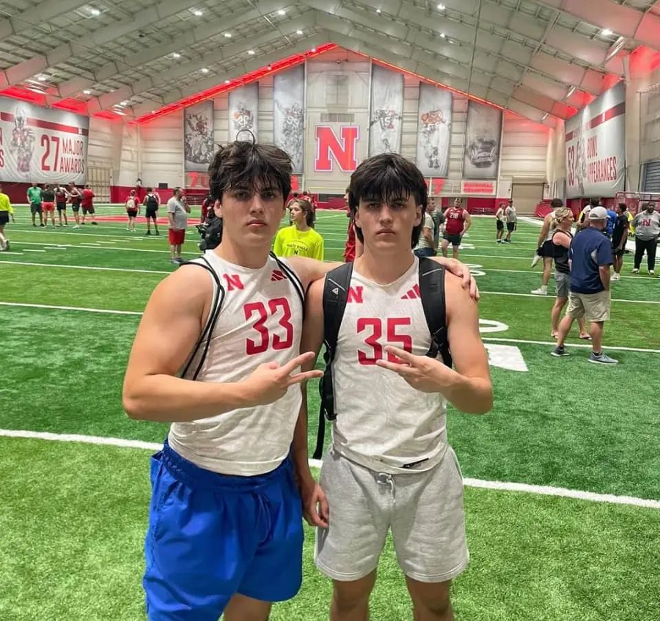 MarioNawfal's tweet image. 🚨🇺🇸 TEXAS TEEN WHO STABBED AUSTIN METCALF IN THE HEART GRANTED HOUSE ARREST

Karmelo Anthony fatally stabbed Austin Metcalf at a high school track meet—but he’s now out on $250K bond and headed home.

The 17-year-old allegedly pulled a knife from his backpack after being shoved…