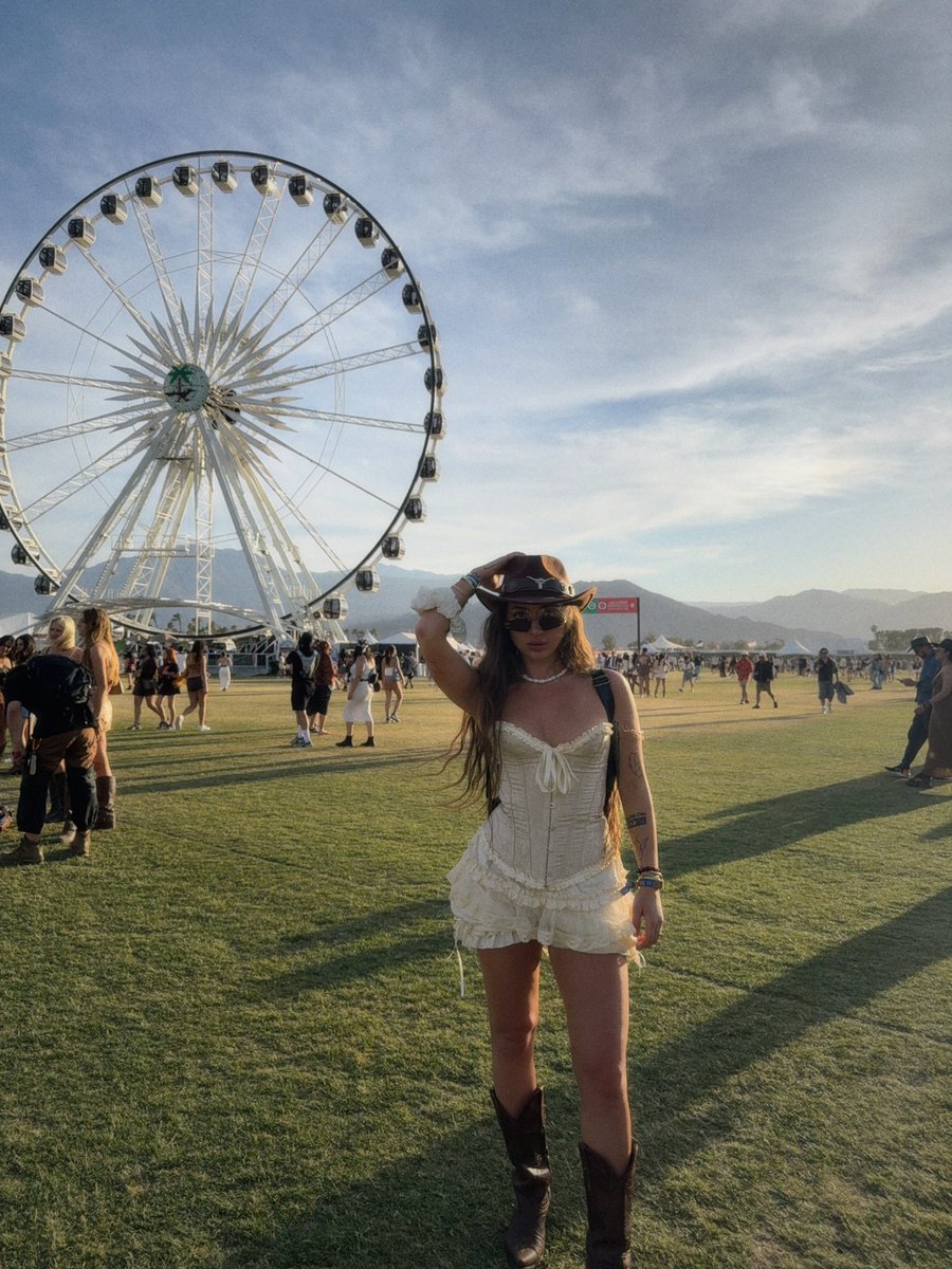 Nini Iris tweet media