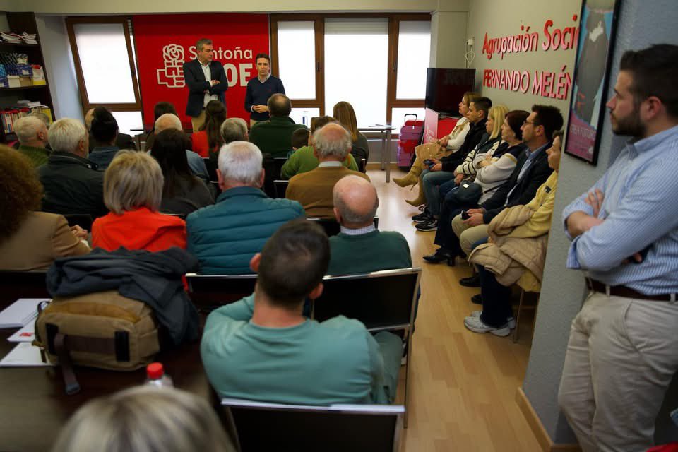 javierfdezi92's tweet photo. Acompañando a los compañeros/as del #PSOESantoña y de la comarca de #Trasmiera en la asamblea con @pedro_casares. El avance y la modernización de #Santoña llevan la firma del @PSOE, una historia de trabajo que nos da fuerza para recuperar la alcaldía en 2027✊🏻🌹. https://t.co/Vi30CyccAA