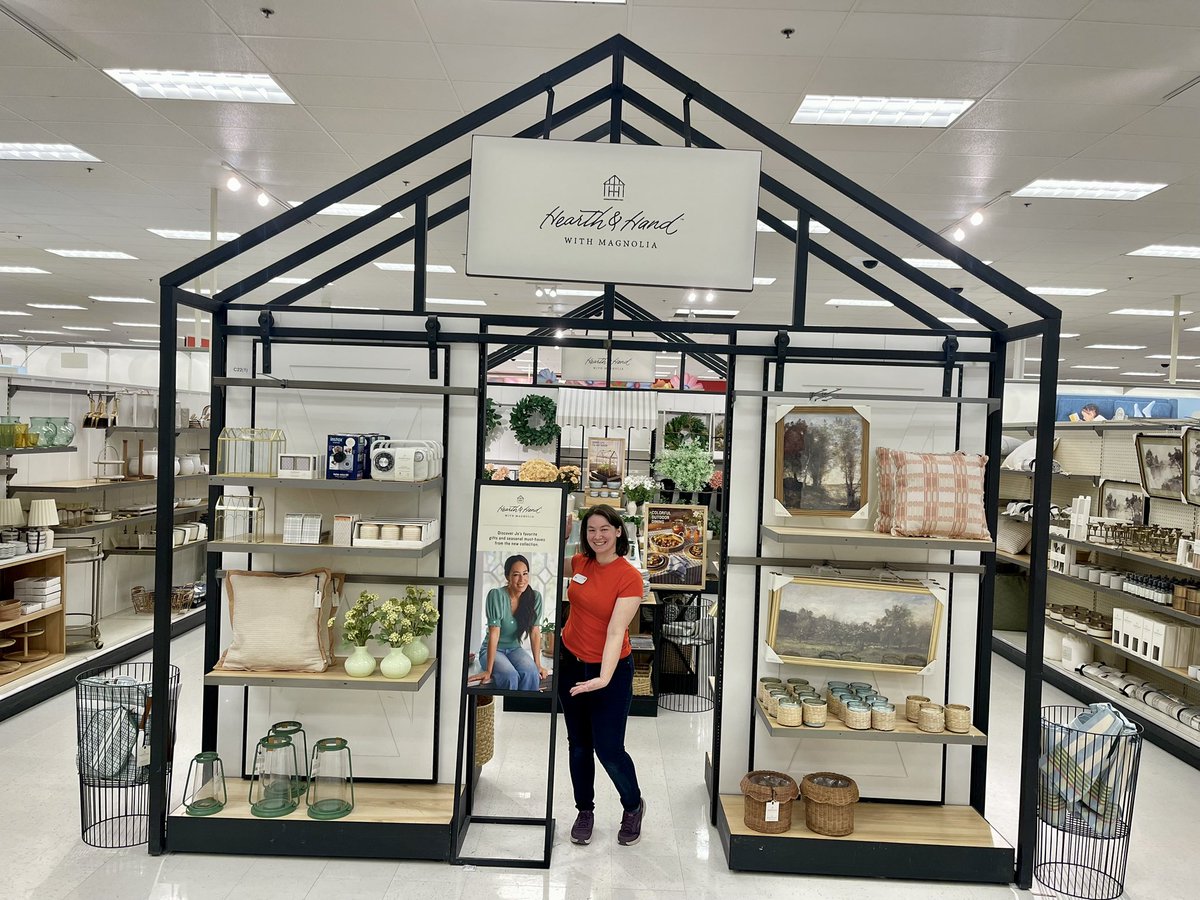 MaySandlin11's tweet image. What a breeze this new Hearth &amp;amp; Hand reset was because of great partners: 👭🧍‍♂️SSTL, @VictoriaStaley8 and awesome TM, Brent✨ Lovin’ the new color palette for pre-summer🌾🪴 #target #visualmerchandiser #hearthandhandwithmagnolia
