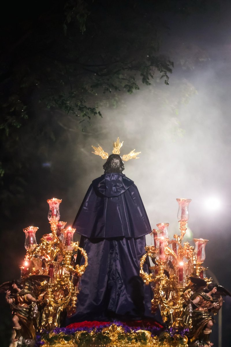 I M PR E S I O N A N T E

#SSantaSevilla25