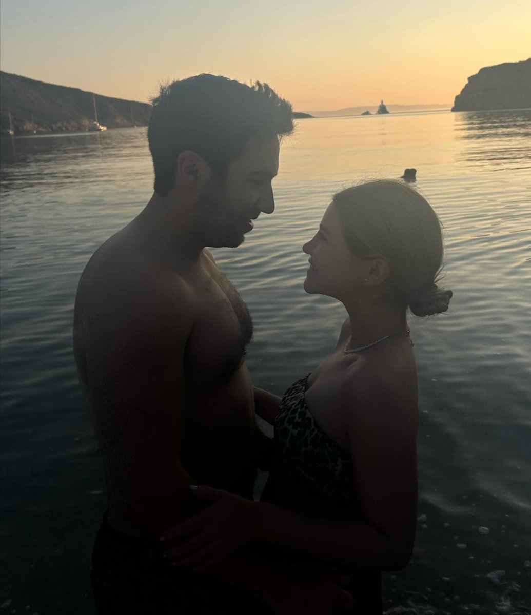 JulioSeRoa's tweet image. 💥"¡PILLADOS! Hasta la NUERA de CALDERÓN CAYÓ”

🚢El Hijo de @FelipeCalderon, el joven @Luisfecalderonz COLÓ hasta a la NOVIA

🎬youtu.be/J3q2LkJrUzs?si…