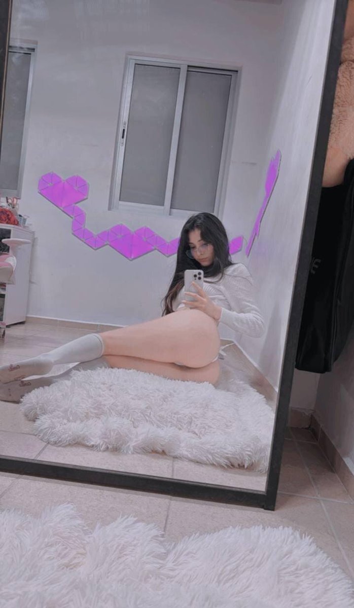 Hola vvs 😌🔥 quien para chat hot 🥵 

Solo dale RT y ❤️ y recibirás un mensaje mío en automático