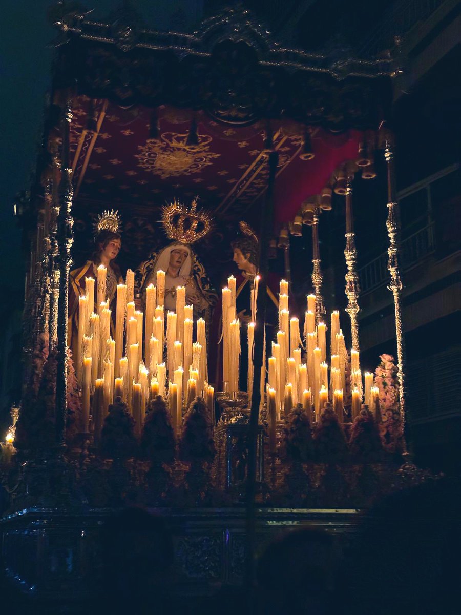 Este es uno de los momentos de la Semana Santa de Granada y de ahí no me bajo…