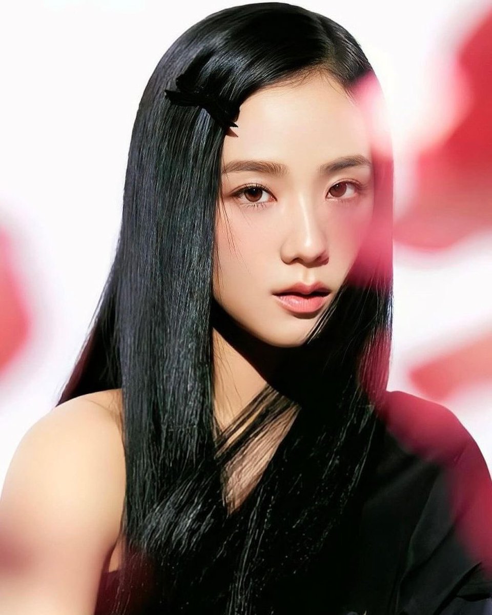 NEWSJISOO's tweet photo. #JISOO to attend the Christian Dior: Designer Of Dreams exhibition on April 18 in Seoul, South Korea. https://t.co/EUF3zMqunj