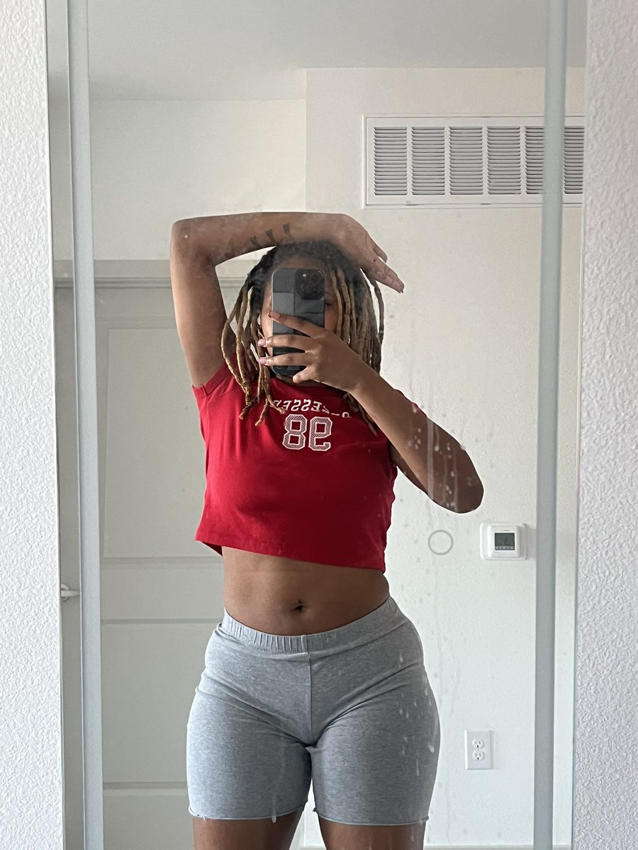 Le’nae B tweet media