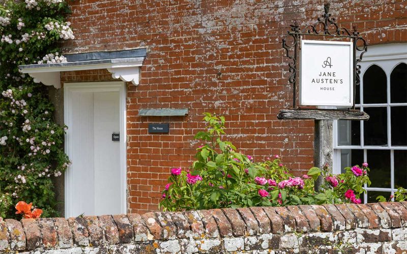 British Travel Journal (@btraveljournal) on Twitter photo Read about our literary adventure! 📚 Following in the footsteps of Jane Austen🚶♀️From Bath to Chawton and Winchester, explore her homes and final resting place. ➡️ britishtraveljournal.com/following-in-t… #janeausten250 #literarytravel #historylovers #janeaustenshouse <a href="/King_Alf/">Visit Winchester</a> <a href="/VisitBath/">Visit Bath</a> Read about our literary adventure! 📚 Following in the footsteps of Jane Austen🚶♀️From Bath to Chawton and Winchester, explore her homes and final resting place. ➡️ britishtraveljournal.com/following-in-t… #janeausten250 #literarytravel #historylovers #janeaustenshouse <a href="/King_Alf/">Visit Winchester</a> <a href="/VisitBath/">Visit Bath</a>