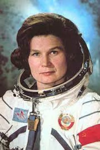 no_soy_erik's tweet photo. FALSO. 

La primera misión al espacio 100% femenina fue Vostok 6 en 1963. Fue 100% femenina no sólo porque solo estaba ella en la nave sino también porque Irina Solovyova era la piloto de respaldo y Valentina Leonídovna de apoyo.

Que vergüenza dais. https://t.co/yeQwzrZ7sK