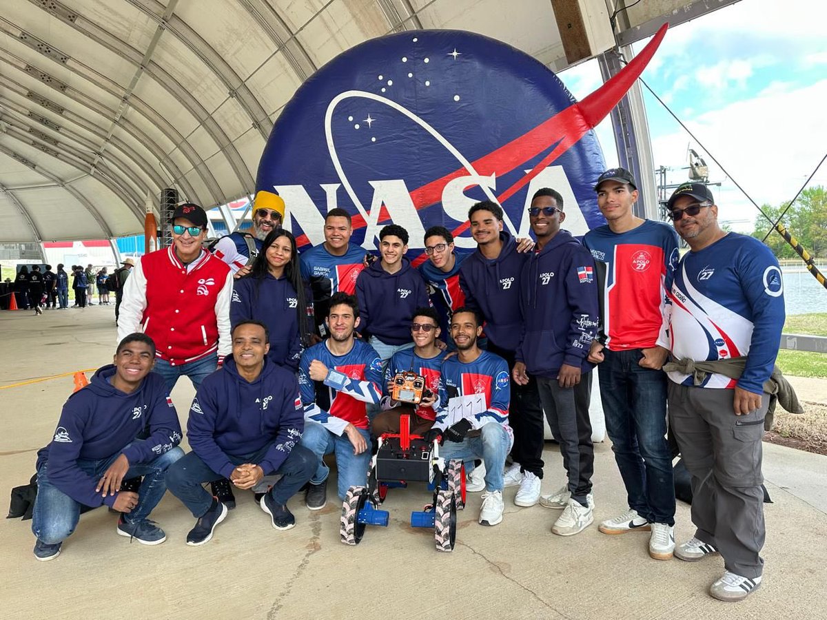 EmbajadaUSAenRD's tweet photo. ¡Felicitamos a los estudiantes dominicanos del grupo Apolo 27 RC del Instituto Tecnológico de Santo Domingo (@INTEC) y el equipo de AstroBosco del Instituto Salesiano Don Bosco, quienes ganaron ocho premios en el Desafío Rover de Exploración Humana de la NASA 2025. ¡Enhorabuena! #EmbajadaUSAenRD