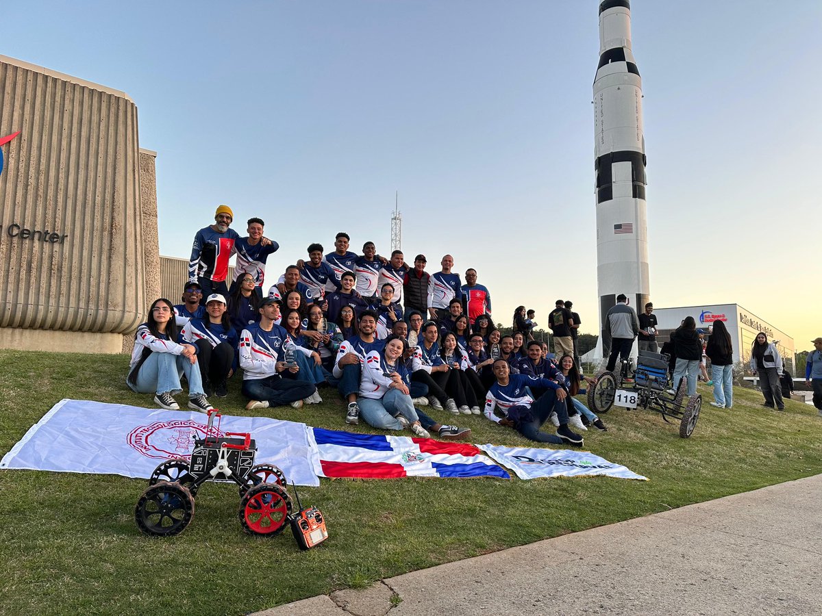 EmbajadaUSAenRD's tweet photo. ¡Felicitamos a los estudiantes dominicanos del grupo Apolo 27 RC del Instituto Tecnológico de Santo Domingo (@INTEC) y el equipo de AstroBosco del Instituto Salesiano Don Bosco, quienes ganaron ocho premios en el Desafío Rover de Exploración Humana de la NASA 2025. ¡Enhorabuena! #EmbajadaUSAenRD