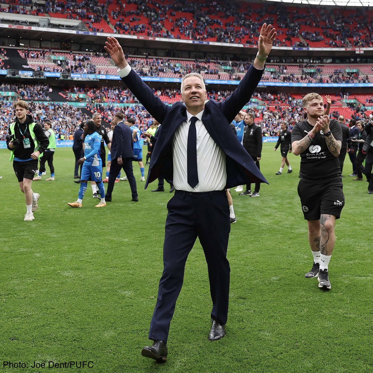 NathanAlbon's tweet image. #pufc | Darren Ferguson is the first manager ever to win the EFL Trophy three times. 🏆🏆🏆
👑 3 - Darren Ferguson (all Posh)
🥈 2 - Kenny Jackett (Swansea & Portsmouth)
🥈 2 - Steve McMahon (both Blackpool)
🥈 2 - Lou Macari (Birmingham & Stoke)
King. 👑